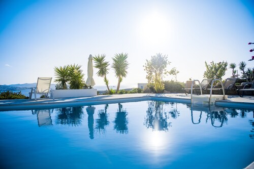 Sea view house with swimming pool ISLA summer homes