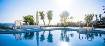 Sea view house with swimming pool ISLA summer homes