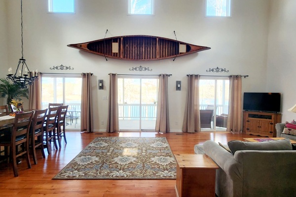 Smart-TV, Videospiele, DVD-Player, Tischtennisplatte