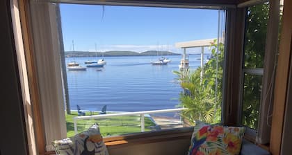 Rauhallinen Shores ranta mökki