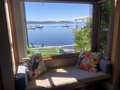 Quiet waterfront cottage