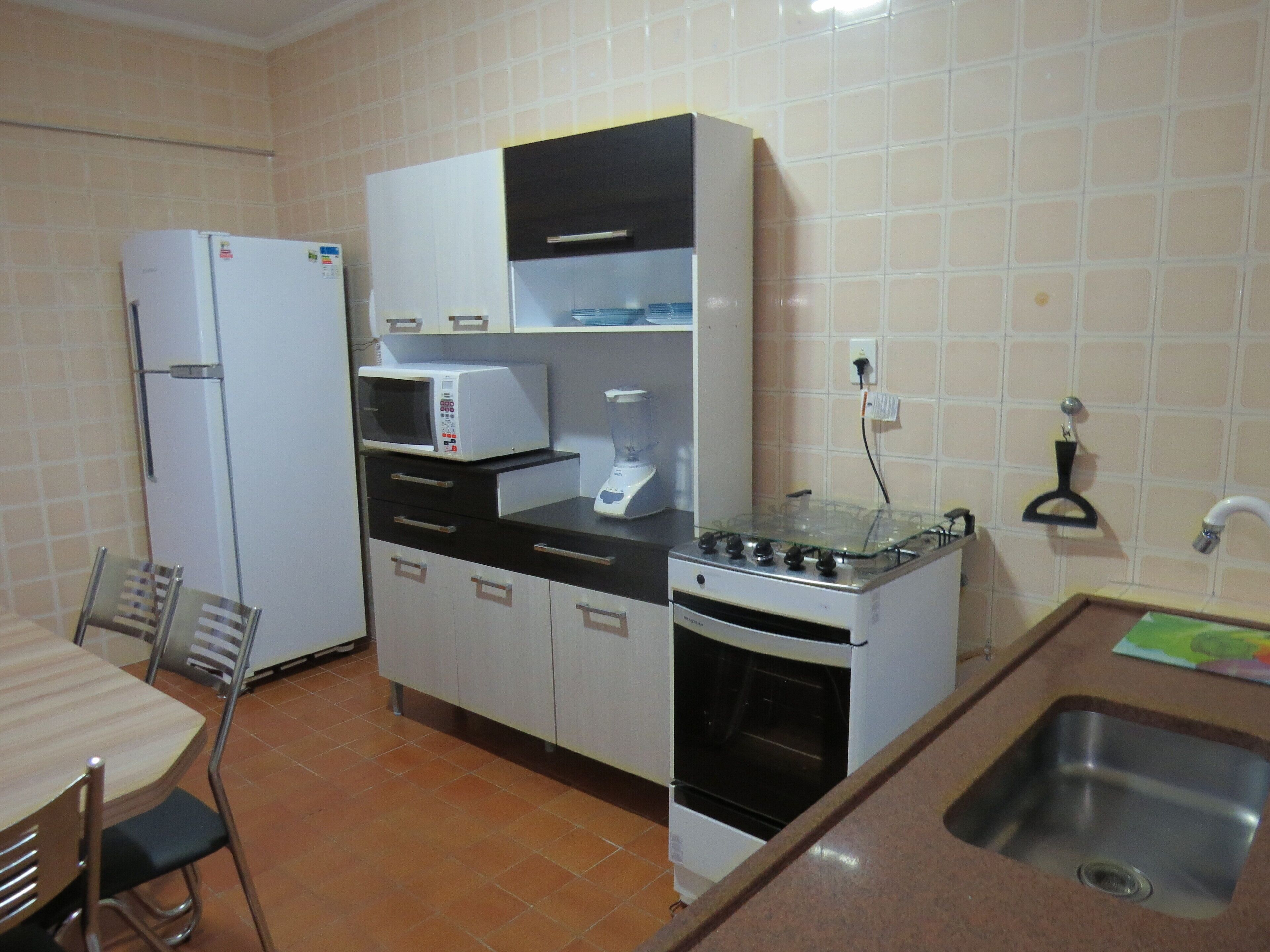 EXCELLENT TWO BEDROOM APARTMENT, PROMOTIONAL RATES FREE WIFI R$250.00