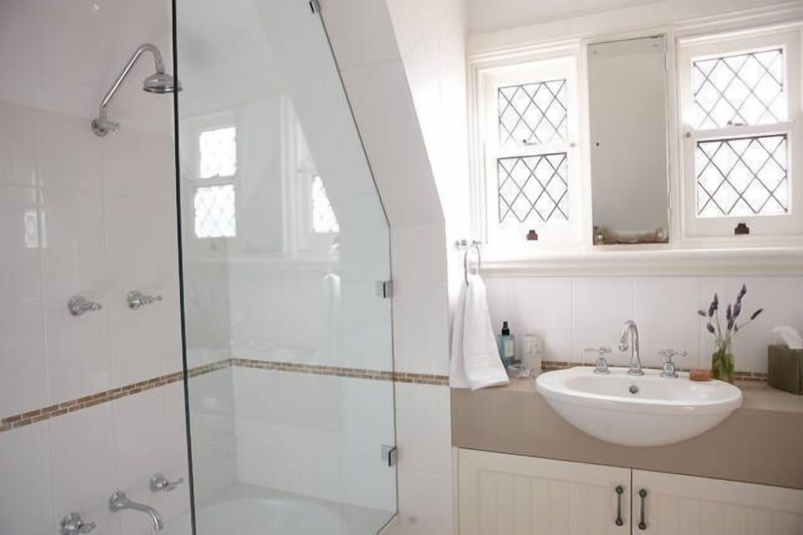 Eridge Lodge Burradoo- Heritage Cottage central located