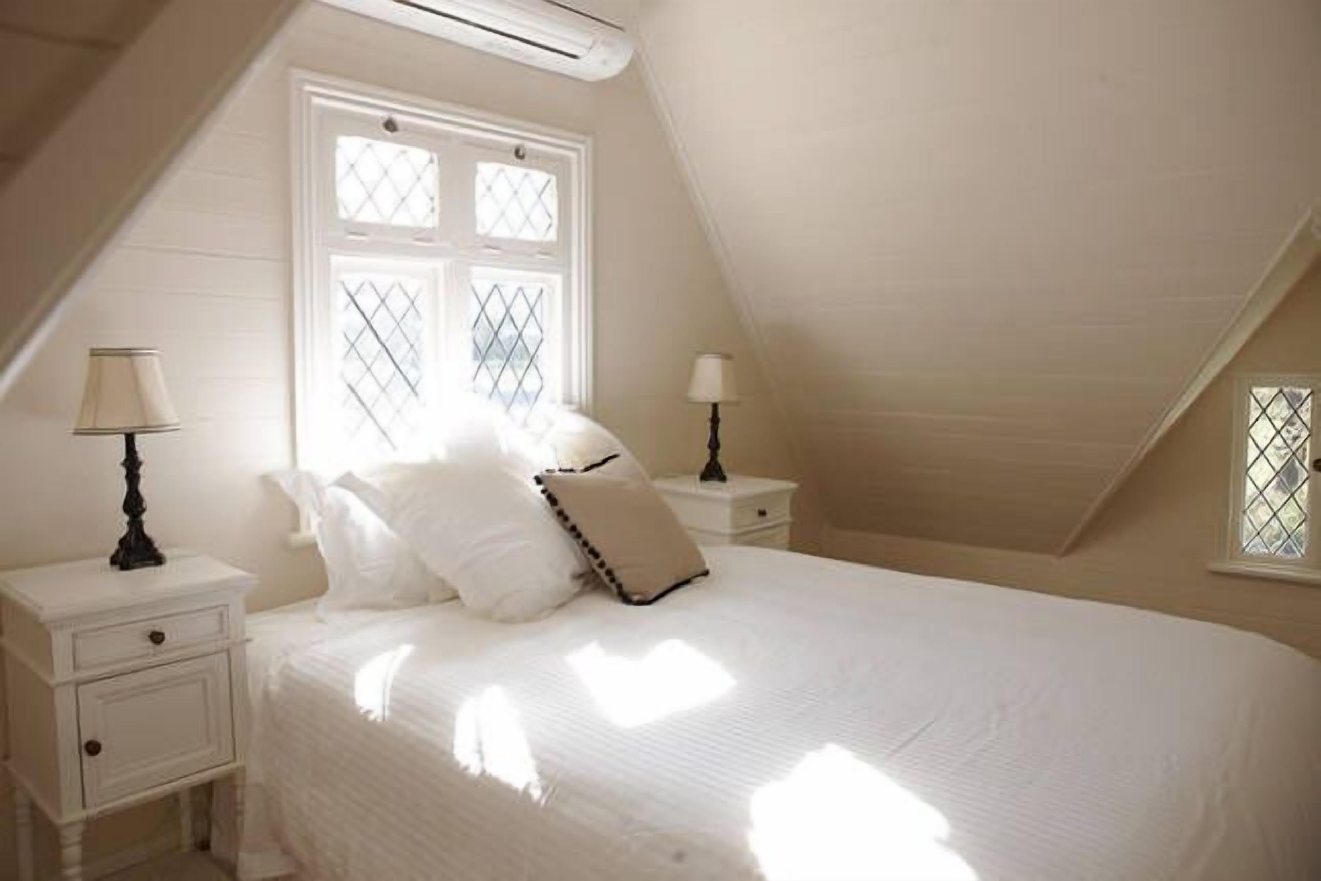 Eridge Lodge Burradoo- Heritage Cottage central located