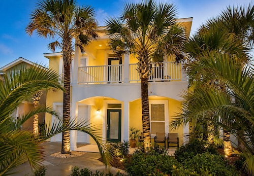 LAST MIN SPECIALS, 5 Bedrms, 4.5 Bath, private pool, Ocean View, Steps to Beach