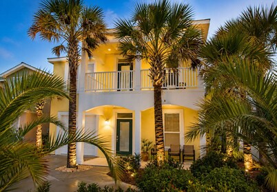 LAST MIN SPECIALS, 5 Bedrms, 4.5 Bath, private pool, Ocean View, Steps to Beach