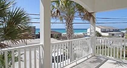 LAST MIN SPECIALS, 5 Bedrms, 4.5 Bath, private pool, Ocean View, Steps to Beach