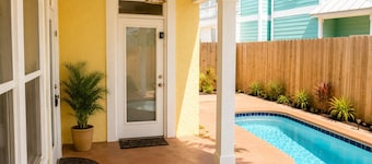 LAST MIN SPECIALS, 5 Bedrms, 4.5 Bath, private pool, Ocean View, Steps to Beach