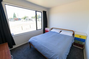 4 bedrooms, bed sheets