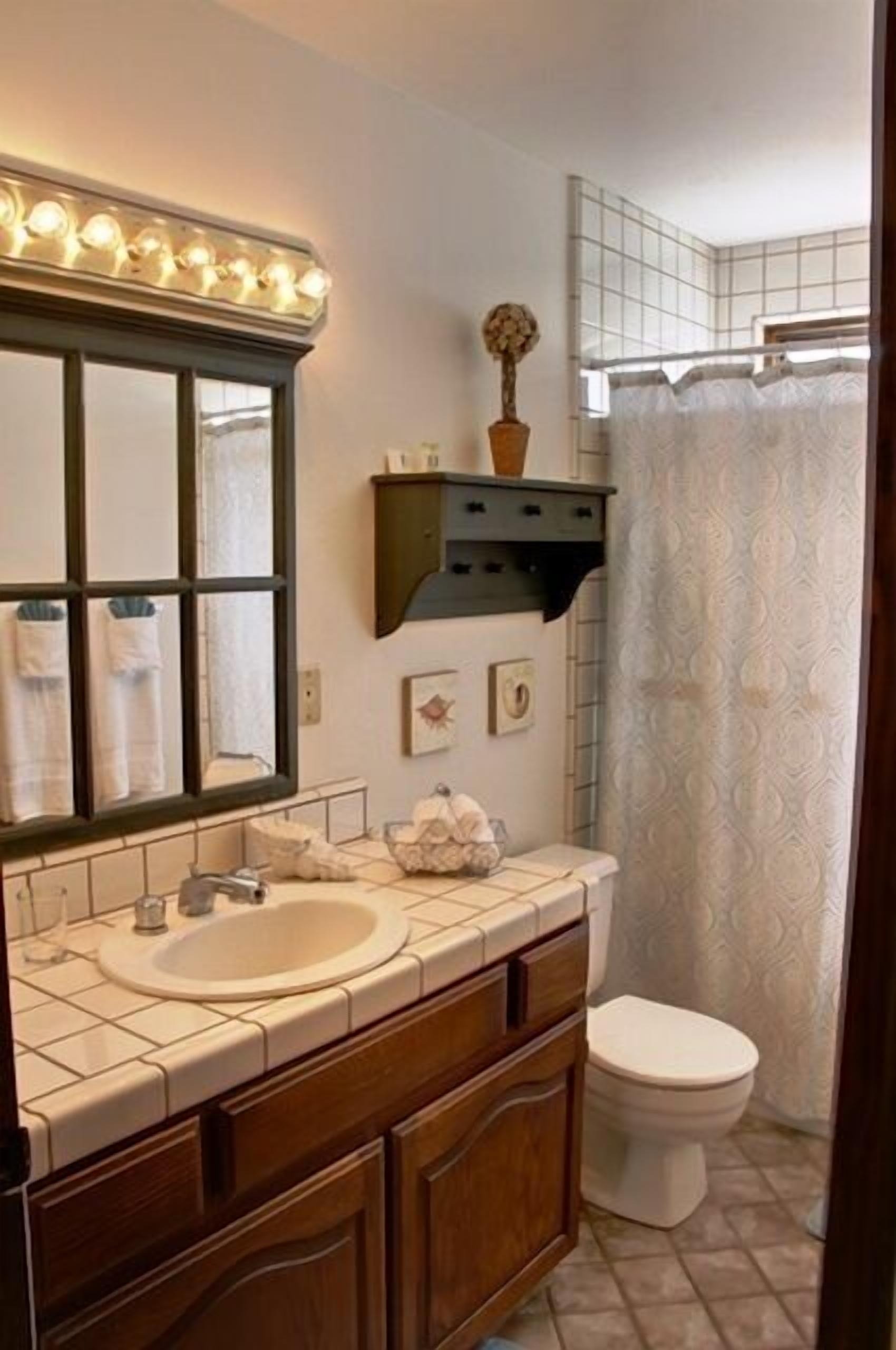 Fresh Ocean Air Lover's Point Beach House Steps to Beach and More!