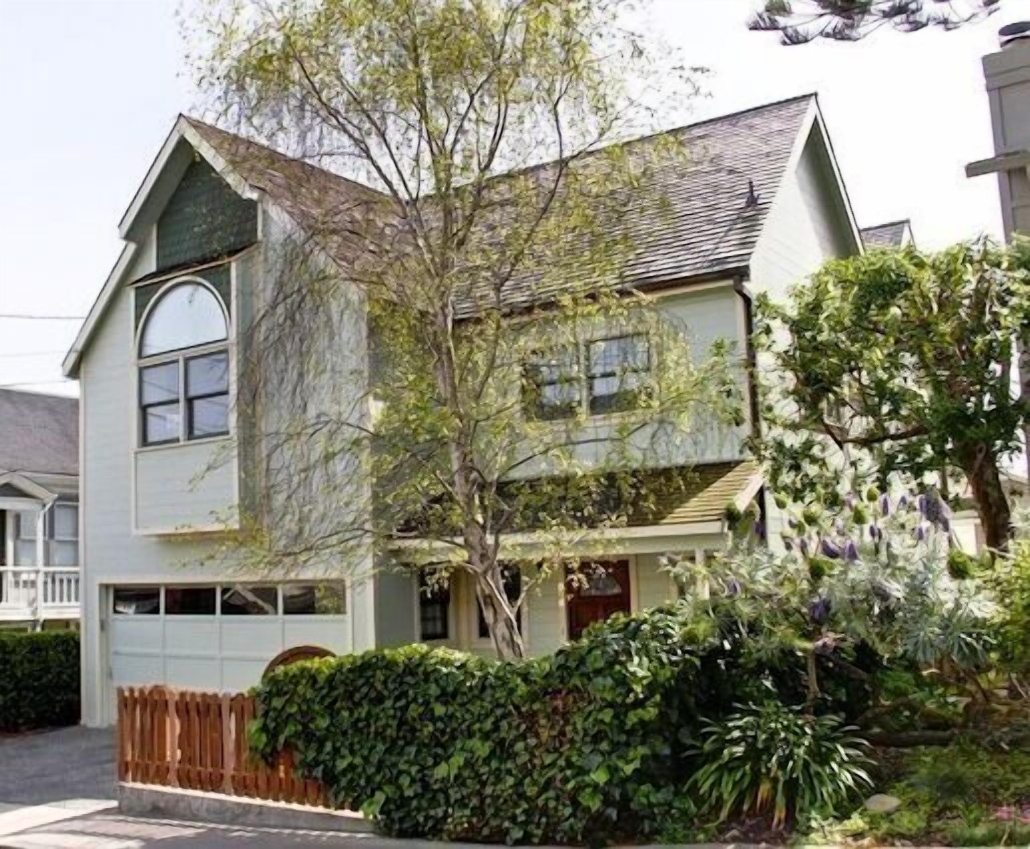 Fresh Ocean Air Lover's Point Beach House Steps to Beach and More!