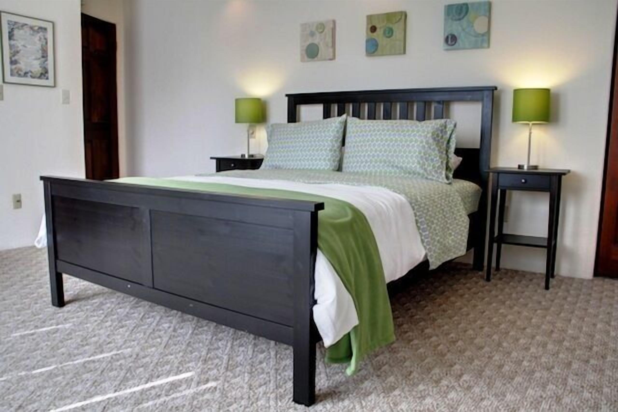 Fresh Ocean Air Lover's Point Beach House Steps to Beach and More!