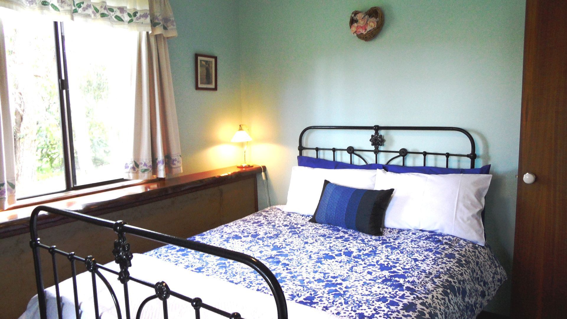 Balinga Cottages Beautifully crafted Rammed Earth