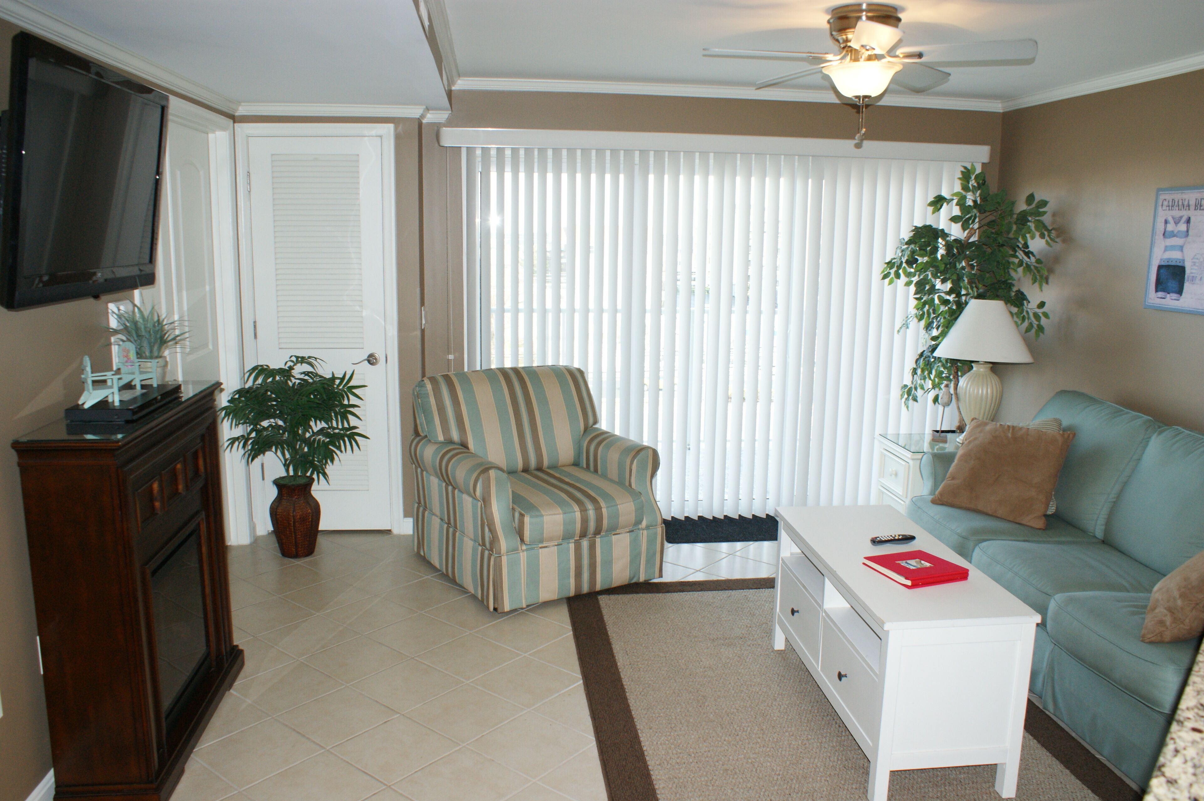 Bay Front Condo w/ Pool One Block from the Beach!