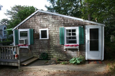 Quaint Cottage with Water View