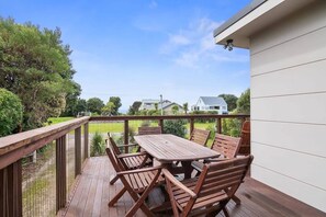 Outdoor dining - Parapara Beach Escape (Parapara)