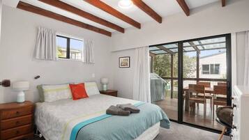 5 quartos, ferros/tábuas de passar roupa, Wi-Fi, roupa de cama