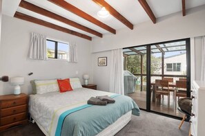 5 عدّة غرف نوم ومكواة/لوح كي وواي فاي وملاءات أسرّة