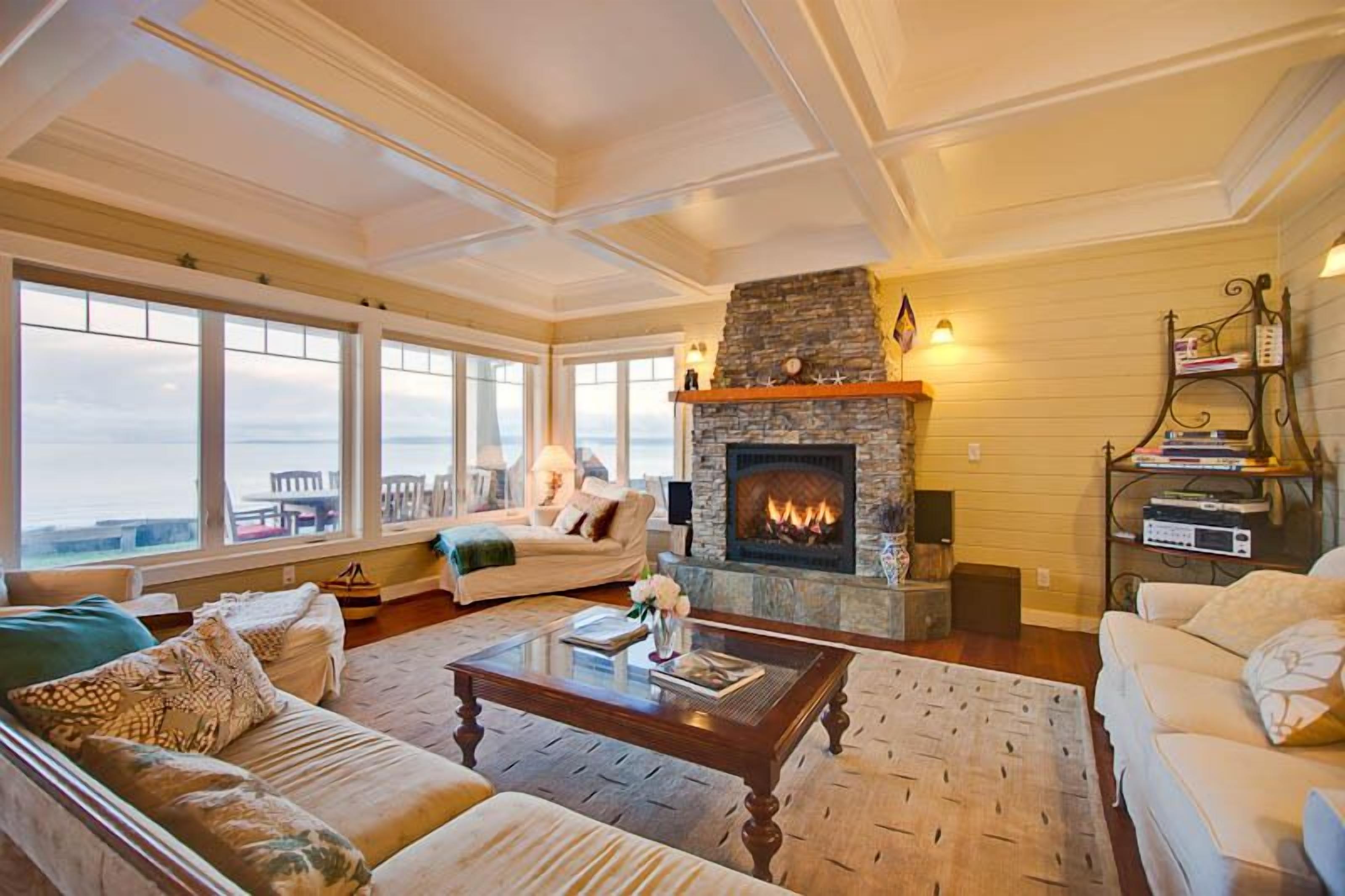 Luxury Cape Cod on Tidal Sandy Beach Sleeps up to 12 Close to Seattle