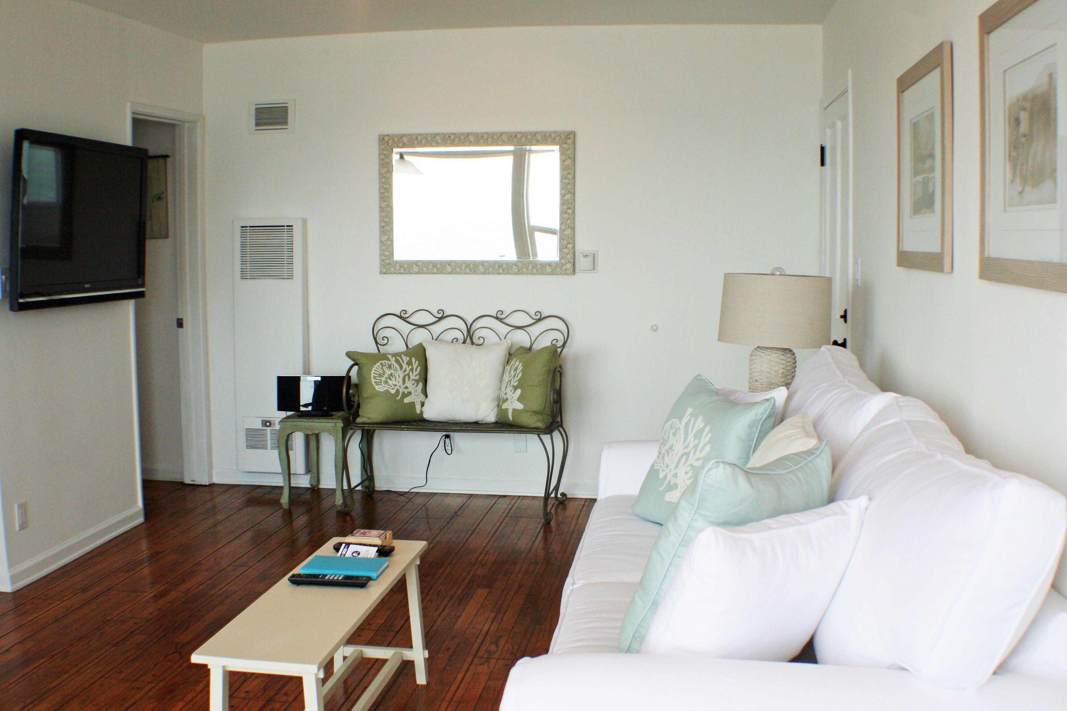 Oceanfront Cottage On Sandy Carbon Beach – Pelican