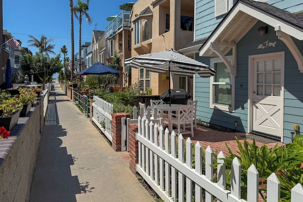 Walk to the beach in 2 minutes
