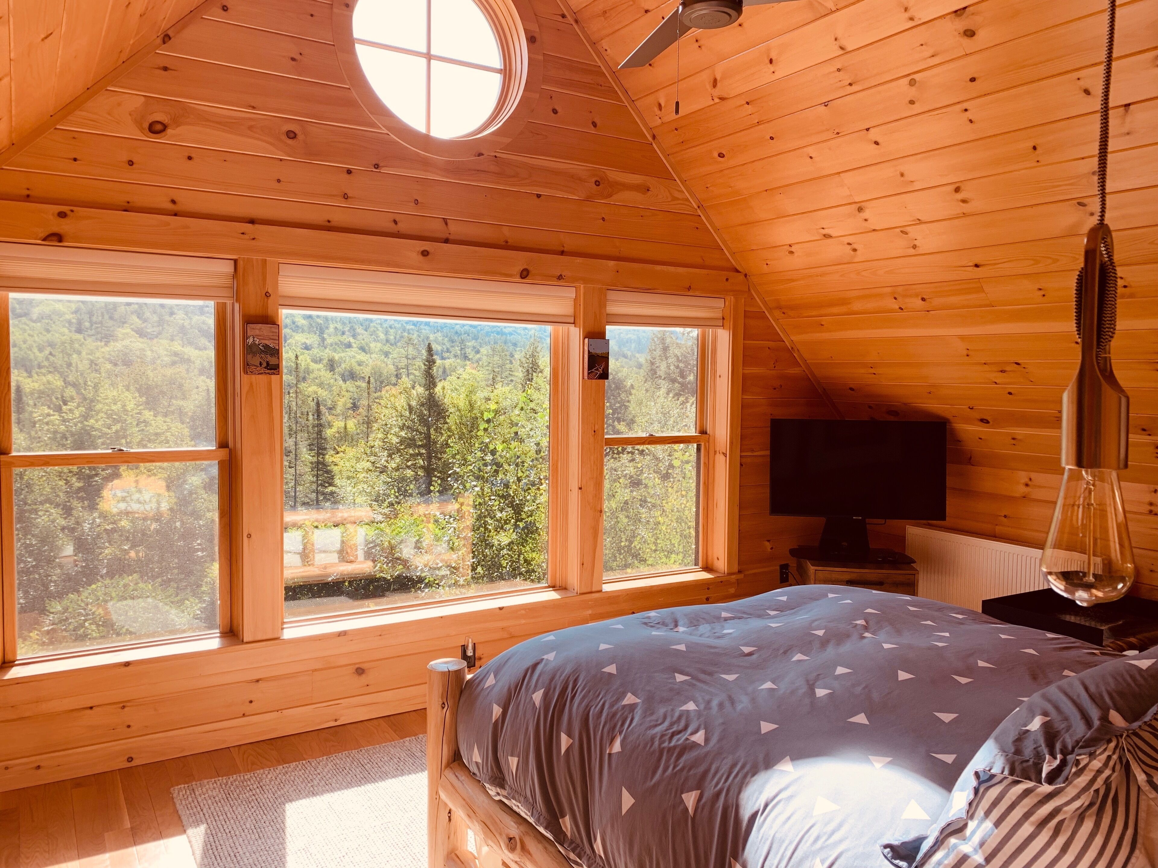 "The GingerBread" 10 min from Sunday River with a Hot Tub to come home to!