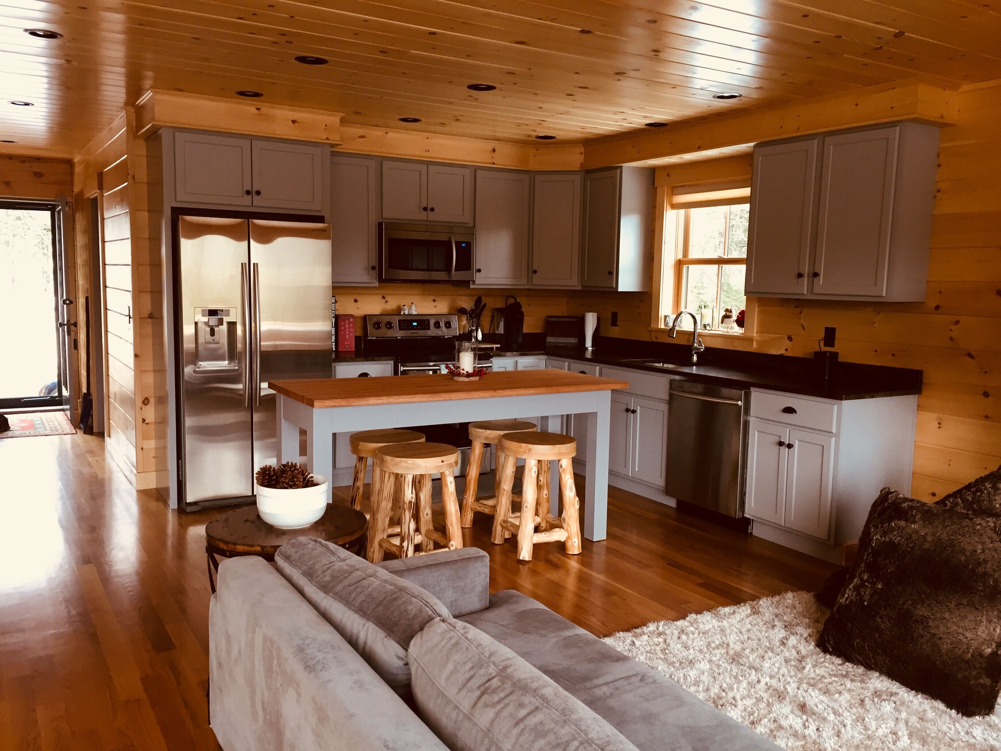 "The GingerBread" 10 min from Sunday River with a Hot Tub to come home to!