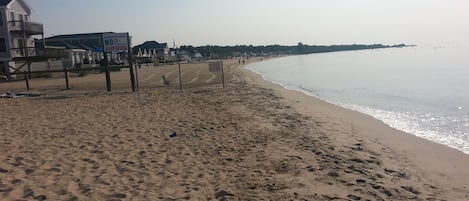 Beach nearby, sun loungers, beach towels