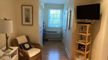 2 bedrooms, iron/ironing board, free WiFi