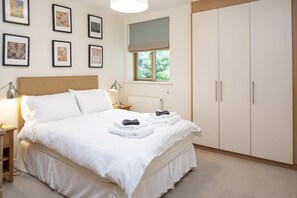 2 bedrooms, iron/ironing board, WiFi, bed sheets - A  stylish and sophisticated property centrally located in Howth (Howth)