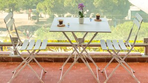 A balcony with a table and chairs, overlooking a marina with boats and buildings. - 🌴 Sunny 3-Bedroom Marina Apartment | Sea Views | Secure Parking | Beach Walk (Mauguio)