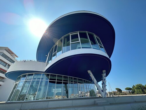 Résidence familiale très ensoleillée avec vue sur la marina dans le sud de la France
