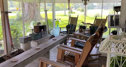 Vintage Home and Spacious Grounds - "mini-fest" area - 3 night Min.