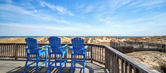 Newly Updated Beautiful 4BR Oceanfront Home with Pool & Hot Tub