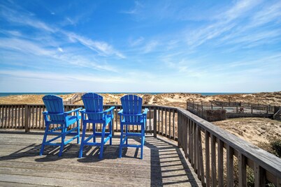 Newly Updated Beautiful 4BR Oceanfront Home with Pool & Hot Tub