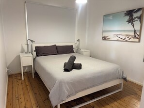 3 bedrooms, iron/ironing board, bed sheets
