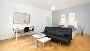 Fernseher, DVD-Player, Bücher
