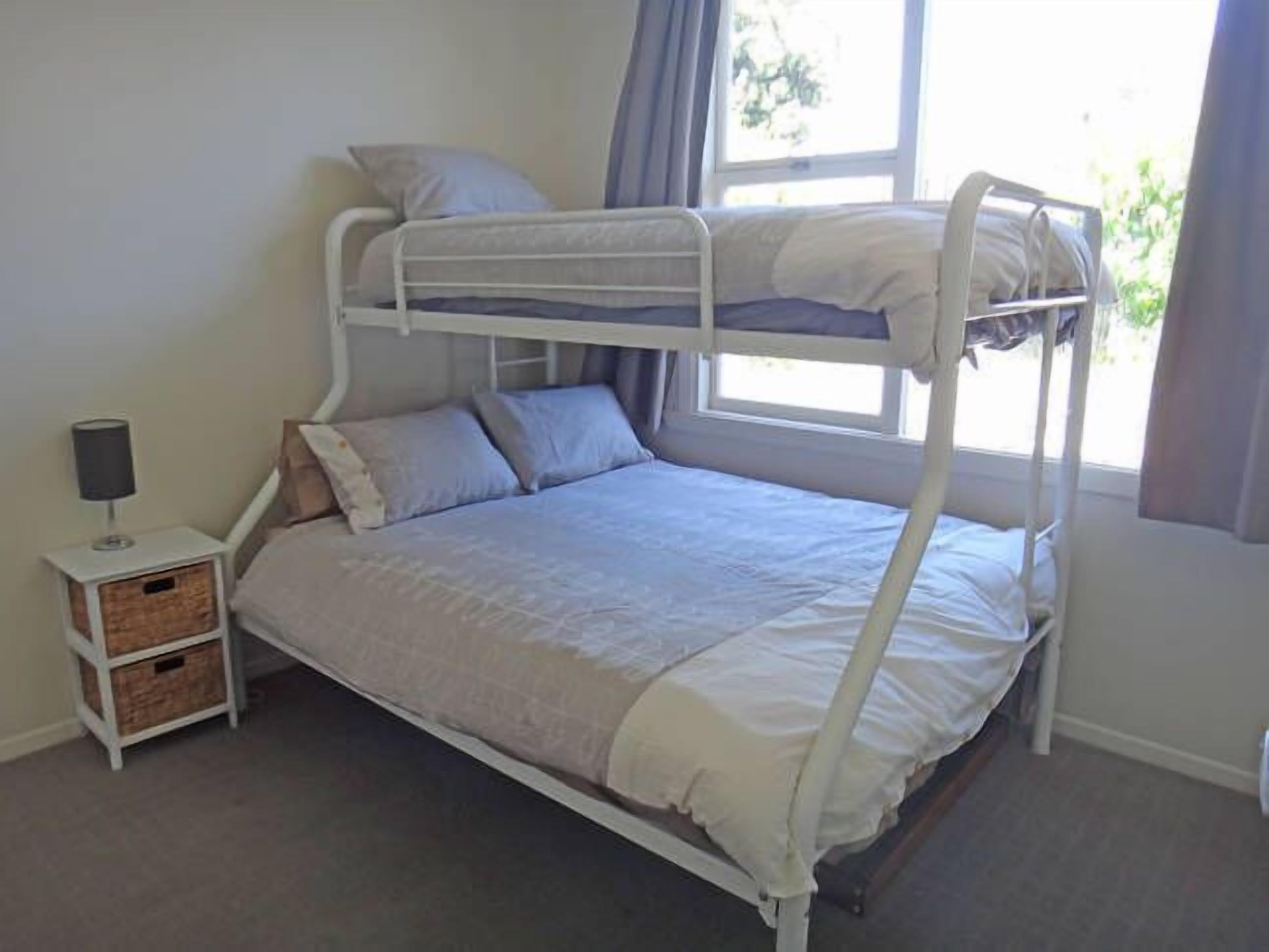Binalong Beach House — image 7