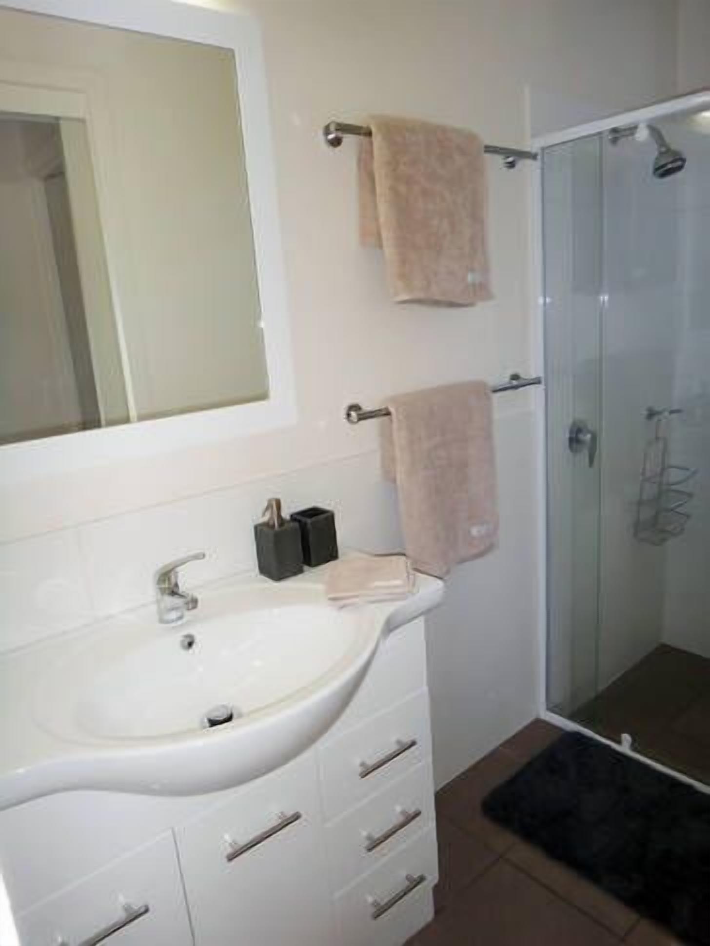 Binalong Beach House — image 10