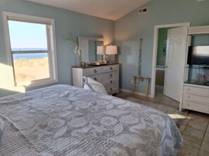 4 bedrooms, iron/ironing board, travel crib, free WiFi
