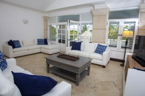 Smart TV, stereo - Best location PC Resort - 200yards from best beach - HOT TUB (Punta Cana)