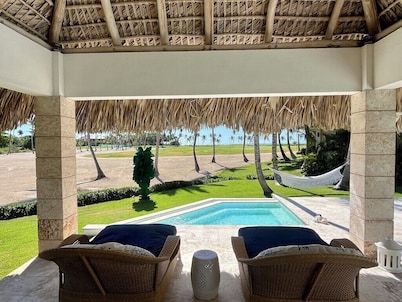 Best location PC Resort - 200yards from best beach - HOT TUB
