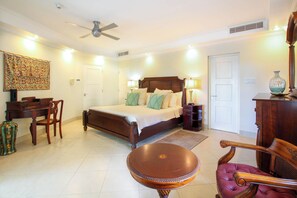 3 habitaciones, caja de seguridad en la habitación y escritorio 