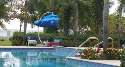 El Condominiums @ PalmBeach 109, Hastings Iglesia de Cristo, frente a la playa, piscina