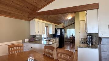 KylskÄp, mikrovÄgsugn, ugn och spishÀll