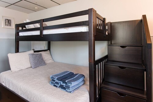 Cozy and beatifull 2br in New England . 5 min drive to the beach /sleeps 6