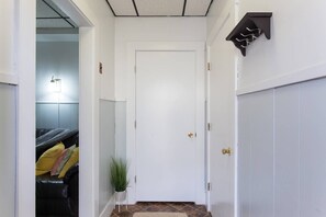 Interior - Cozy and beatifull 2br in New England . 5 min drive to the beach /sleeps 6 (Ipswich)