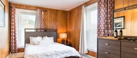 2 bedrooms, iron/ironing board, travel crib, WiFi