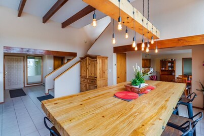 ⭐️3200ft🏊‍♂️Pool♨️Hot Tub🎱Billiards 🧳Sleeps 18 & Mtn Views🌄