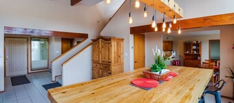 ⭐️3200ft🏊♂️Pool♨️Hot Tub🎱Billiards 🧳Sleeps 18 & Mtn Views🌄